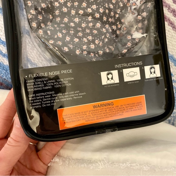 French Connection Hairband, face‎ masks and scrunchies set Floral cottage core - Picture 8 of 10